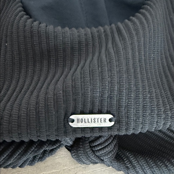 💚 Hollister | Black Ribbed Scoop Neck Swim Top - Knotted front detail - medium - Picture 5 of 6